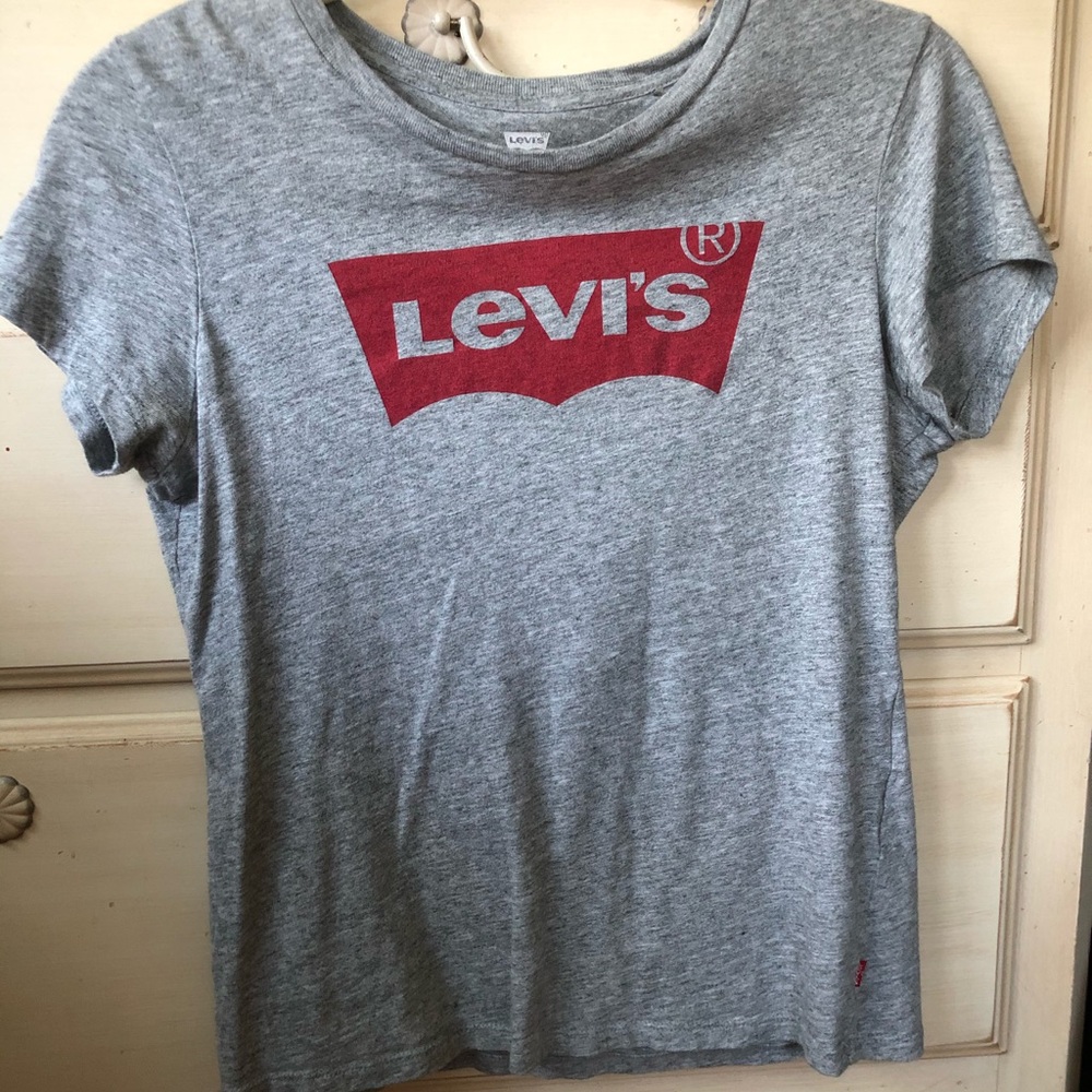 levi’s tee